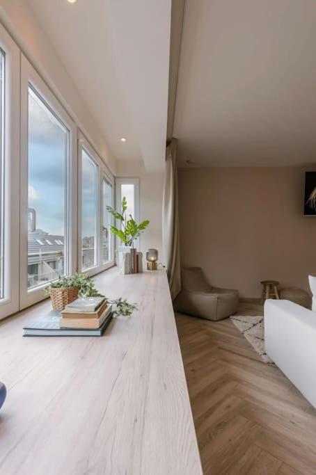Juan - Stijlvol Appartement Met Uitzicht Op De Kaai Ostende Exterior foto